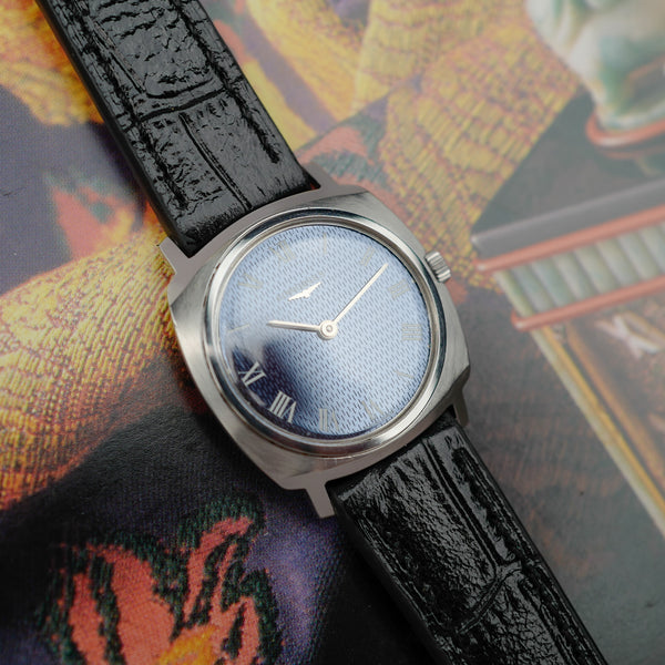 Reflets bleus du cadran Longines Calatrava
