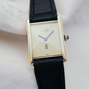 magnifique montre cartier tank must grand modele doree
