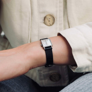 Mini montre femme ancienne carrée