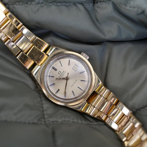 Mini montre or Omega automatique pour femme