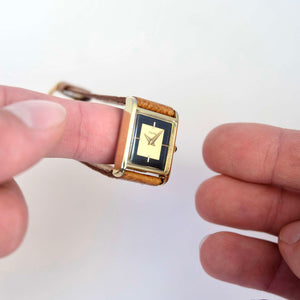 Mini montre tank plaquée or femme Yema