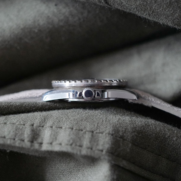 Montre ancienne de plongée pour femme