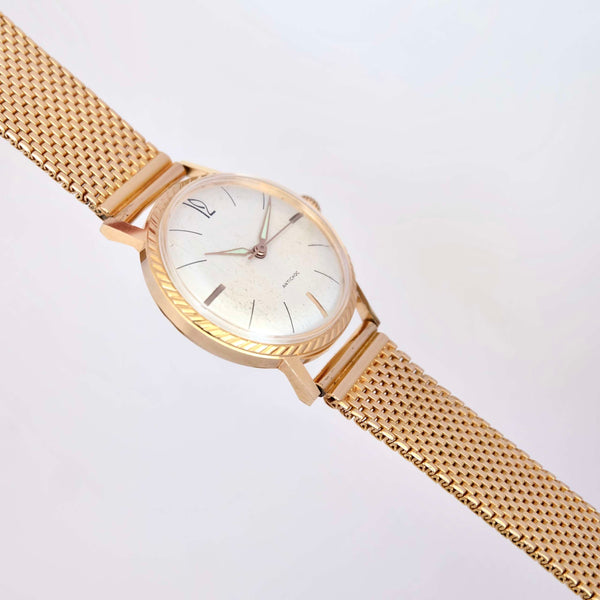 Montre ancienne idée cadeau femme bracelet maille milanaise doré or