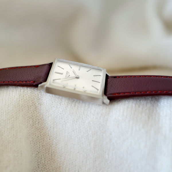Montre ancienne rectangulaire