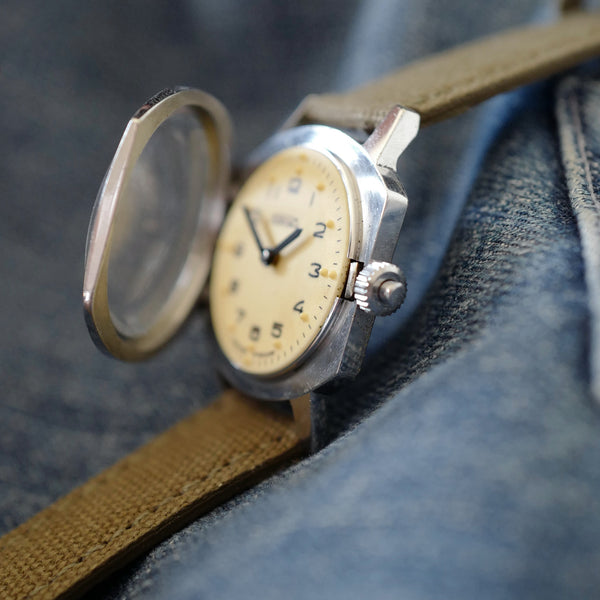 Montre cadran jaune russe