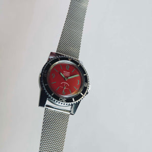 Montre cadran rouge vintage mécanique