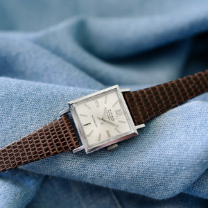 Montre carrée pour femme à remontage