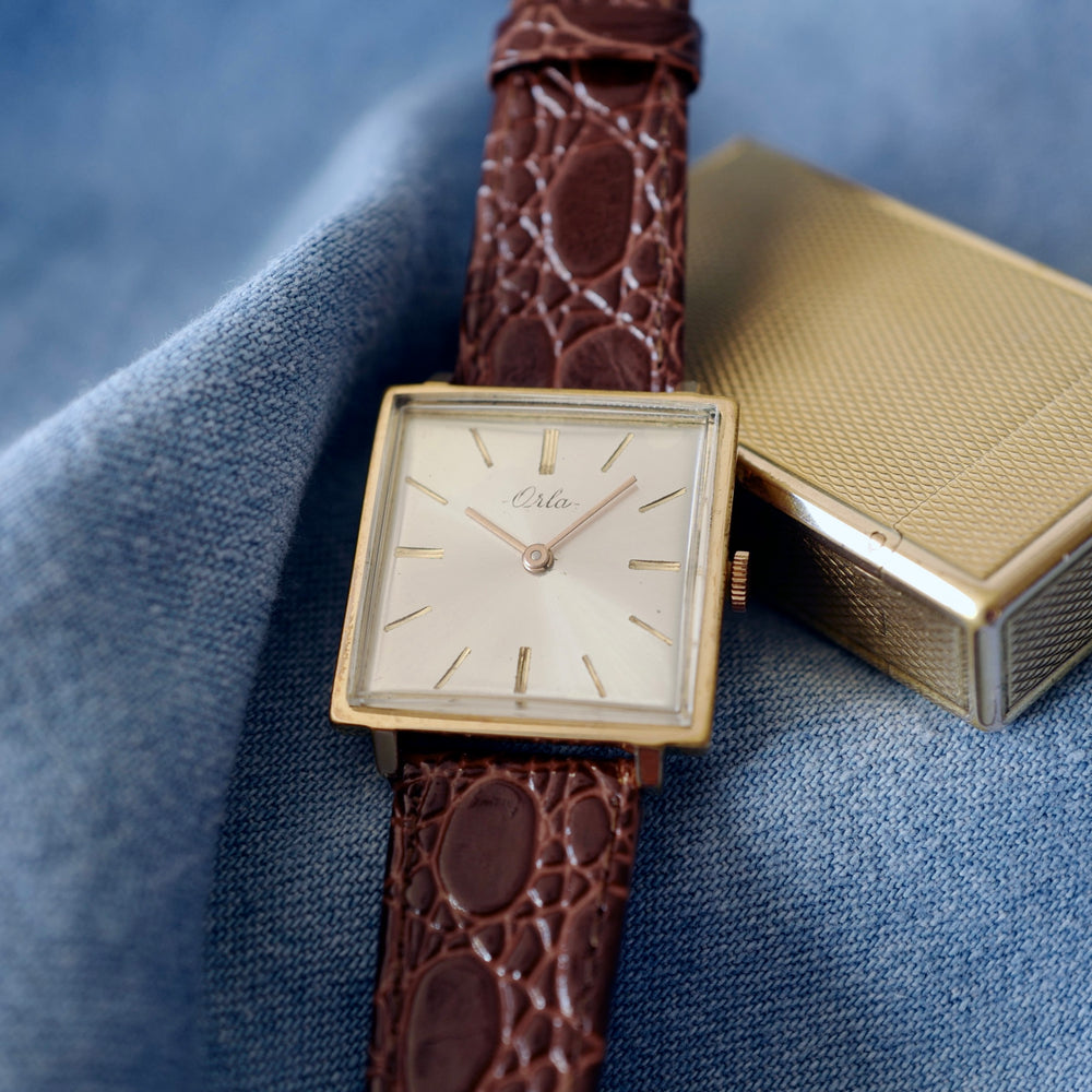 Montre carré vintage manuelle