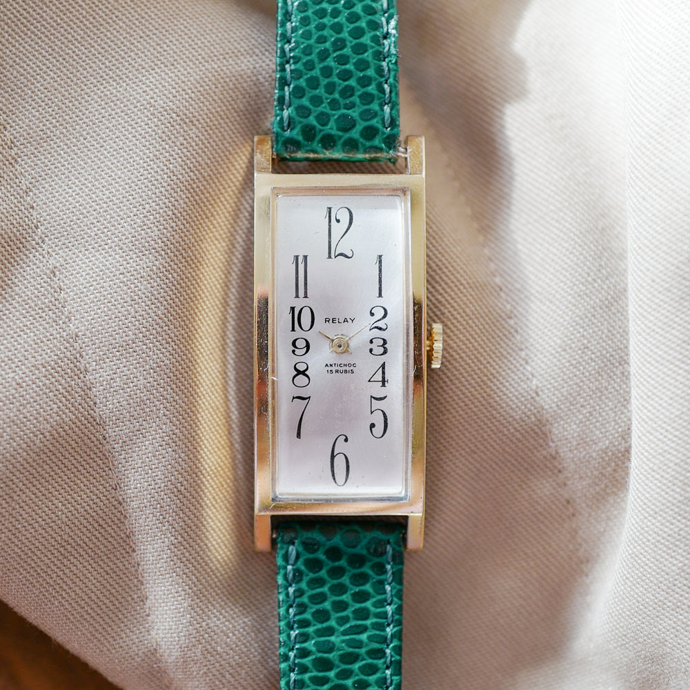 Montre femme vintage mécanique or cintrée