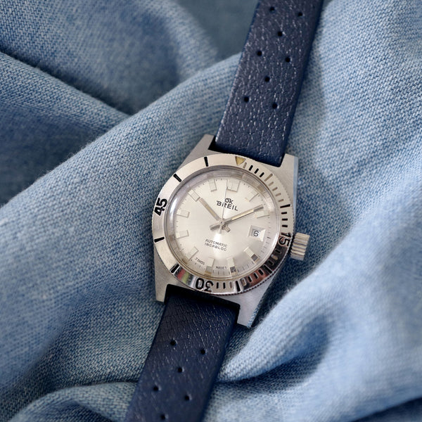 Montre femme vintage plongée