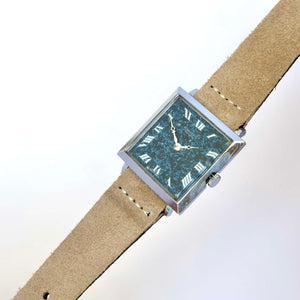 Montre mécanique carré femme surprenante