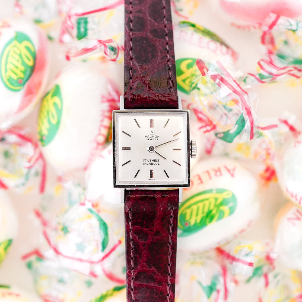 Montre neuve de stock vintage pour femme carré