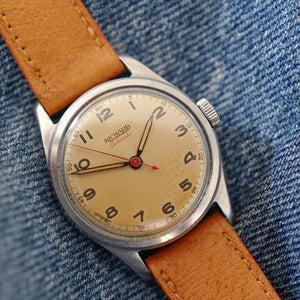 Montre patinée vintage pour amateur