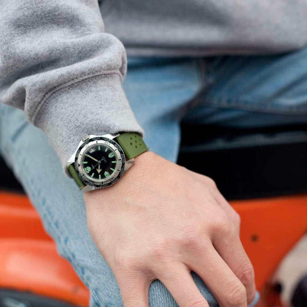 REL - Plongeuse Française  'Worldtimer'