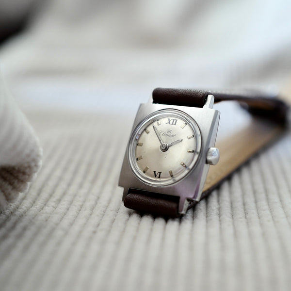 Montre pour femme double-tour vintage