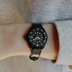 BREITLING "mini Submariner Full Black PVD" pour Femme   (1980's)