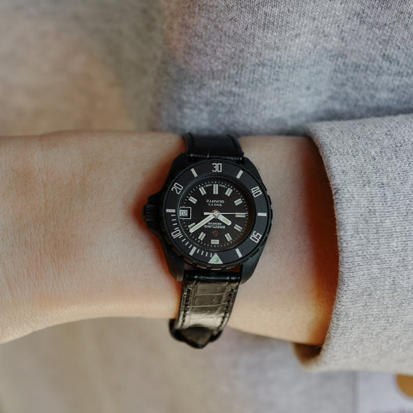 BREITLING "mini Submariner Full Black PVD" pour Femme   (1980's)