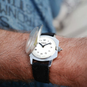 Montre Raketa de tact