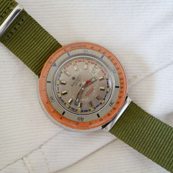 Montre sport plongée orange vintage