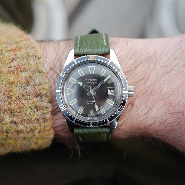 Montre vintage mécanique manuelle skin diver