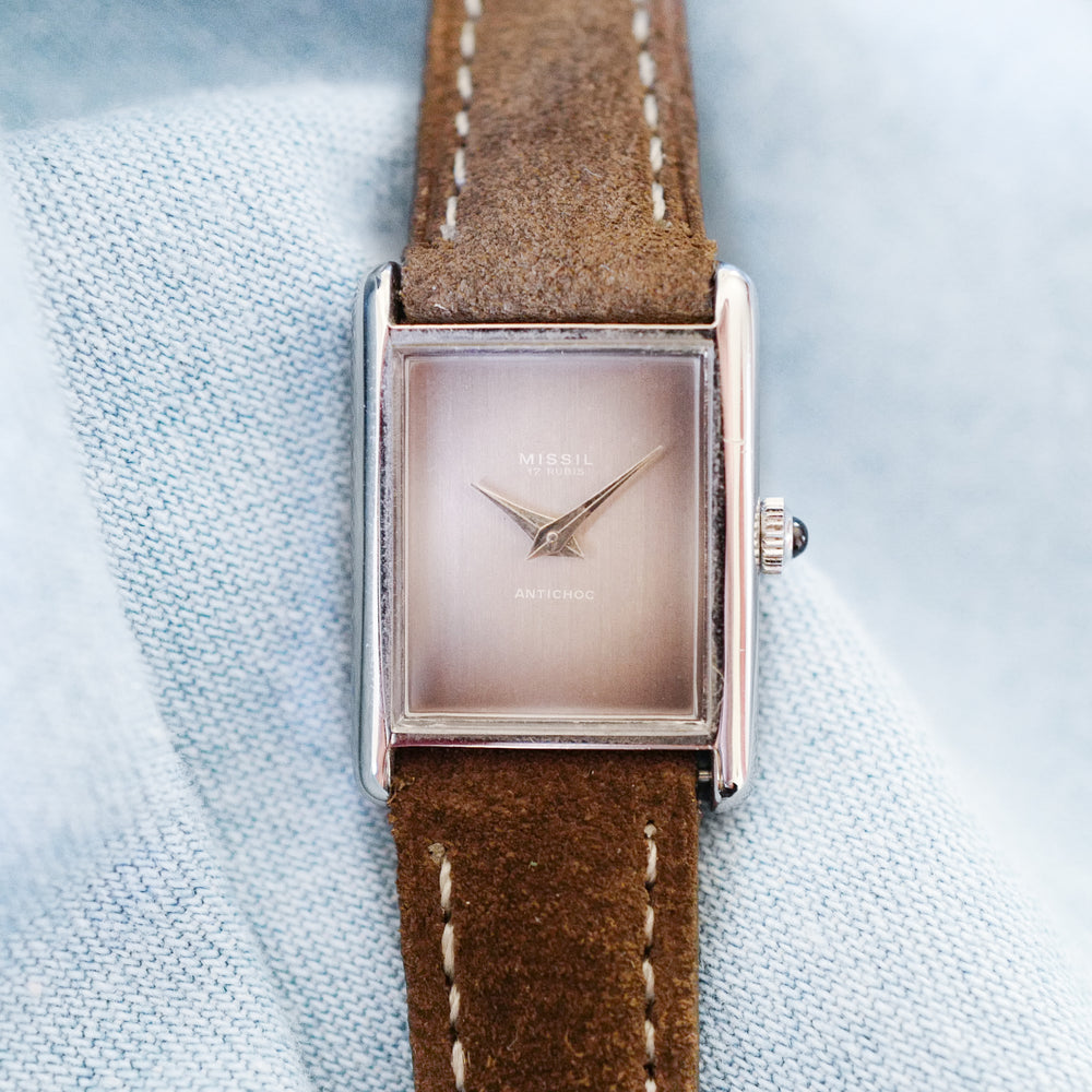 Montre vintage pour femme cadran gris style Cartier Tank