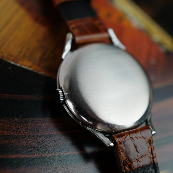 Détail du fond et des cornes Fancy Lugs Movado