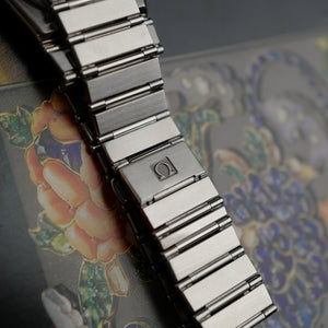 Bracelet métallique intégré et fermoir Omega de la Constellation