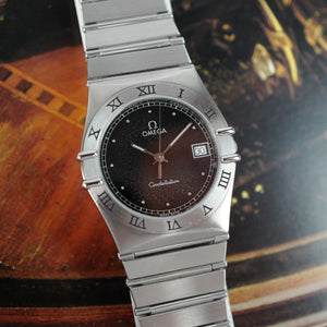 Omega Constellation vintage 1993 vue de face, cadran noir patiné