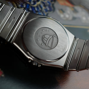 Fond de boîte Omega Constellation avec médaillon observatoire