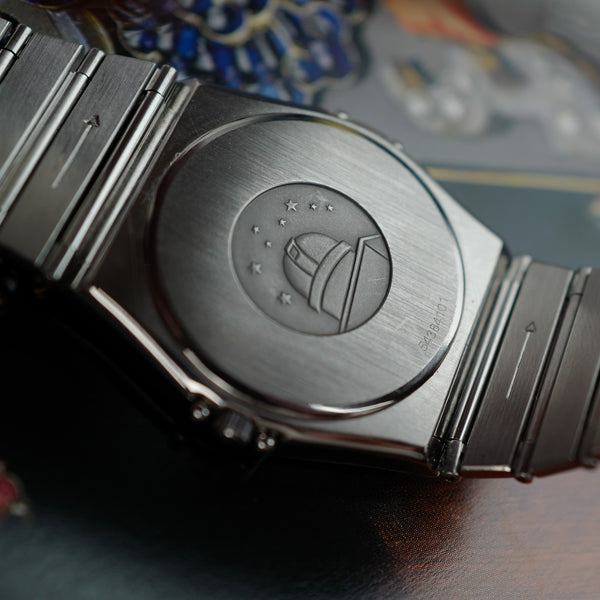 Fond de boîte Omega Constellation avec médaillon observatoire