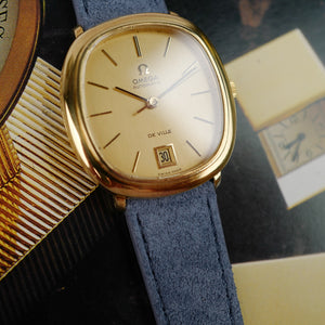 Cadran doré satiné de l'Omega De Ville Ovale
