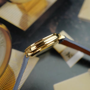 Épaisseur et courbes du boîtier ovale Omega