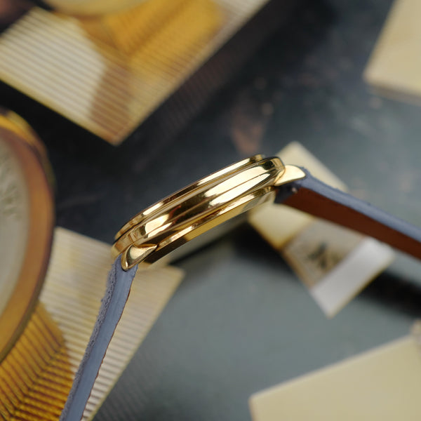 Épaisseur et courbes du boîtier ovale Omega