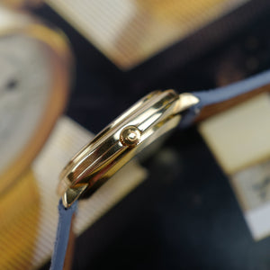Profil du boîtier en or et couronne Omega