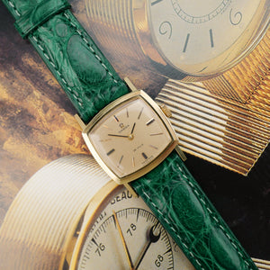 Boîtier coussin et bracelet vert de l'Omega vintage