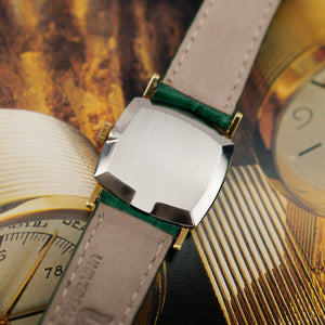 Fond de boîtier argenté de l'Omega De Ville