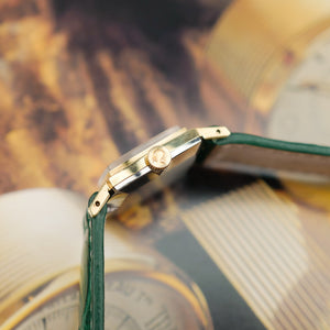 Couronne Omega signée et profil du boîtier