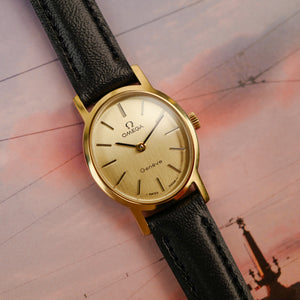 Omega De Ville mini Ellipse dorée pour femme vintage 1989 NOS