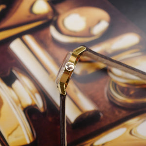 Profil et couronne de l'OMEGA Genève