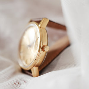 Omega Genève dorée