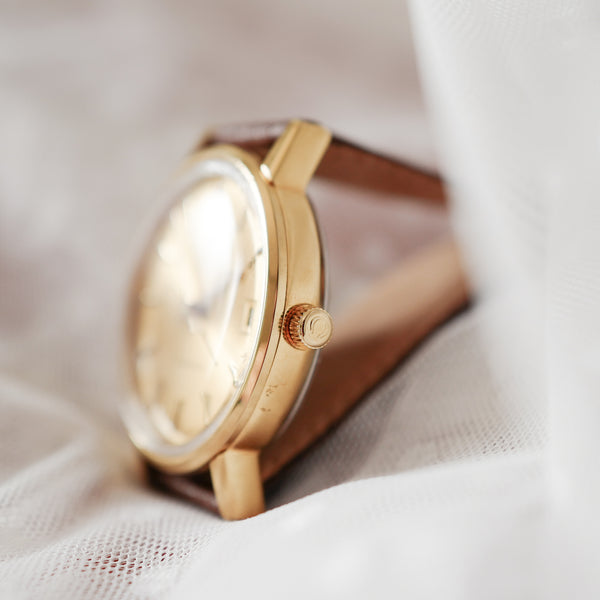 Omega Genève dorée