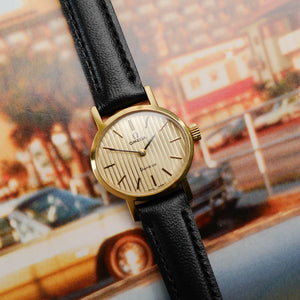 Omega Genève mini Ellipse mécanique pour femme vintage 1989 neuve de stock NOS