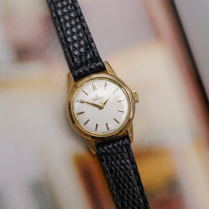Omega mini montre de cocktail dorée pour femme vintage 1960