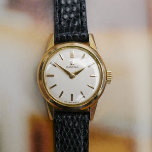 Omega mini montre de cocktail dorée pour femme vintage 1960