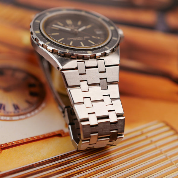 Bracelet intégré en acier de la Seamaster 120