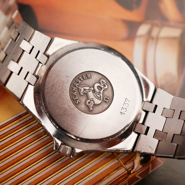 Fond de boîte Seamaster avec hippocampe OMEGA