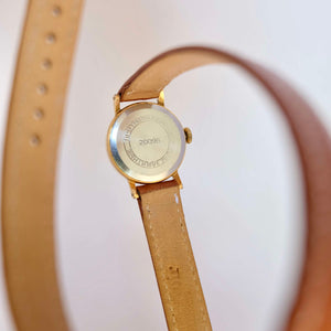petite montre de cocktail habillée