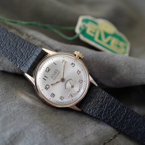 Petite montre femme dorée cocktail neuve de stock