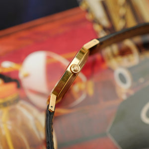 Profil côté couronne du boîtier en or jaune de la Rolex Cellini 4112