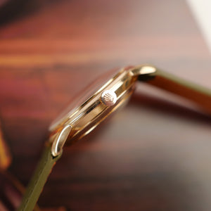 Profil du boîtier et couronne Rolex signée
